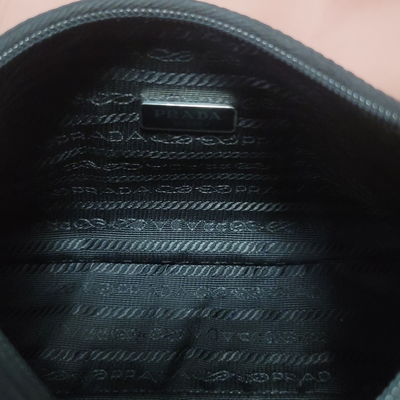 SOLD! Prada Re-Edition 2000 mini-bag - Picture 7 of 9